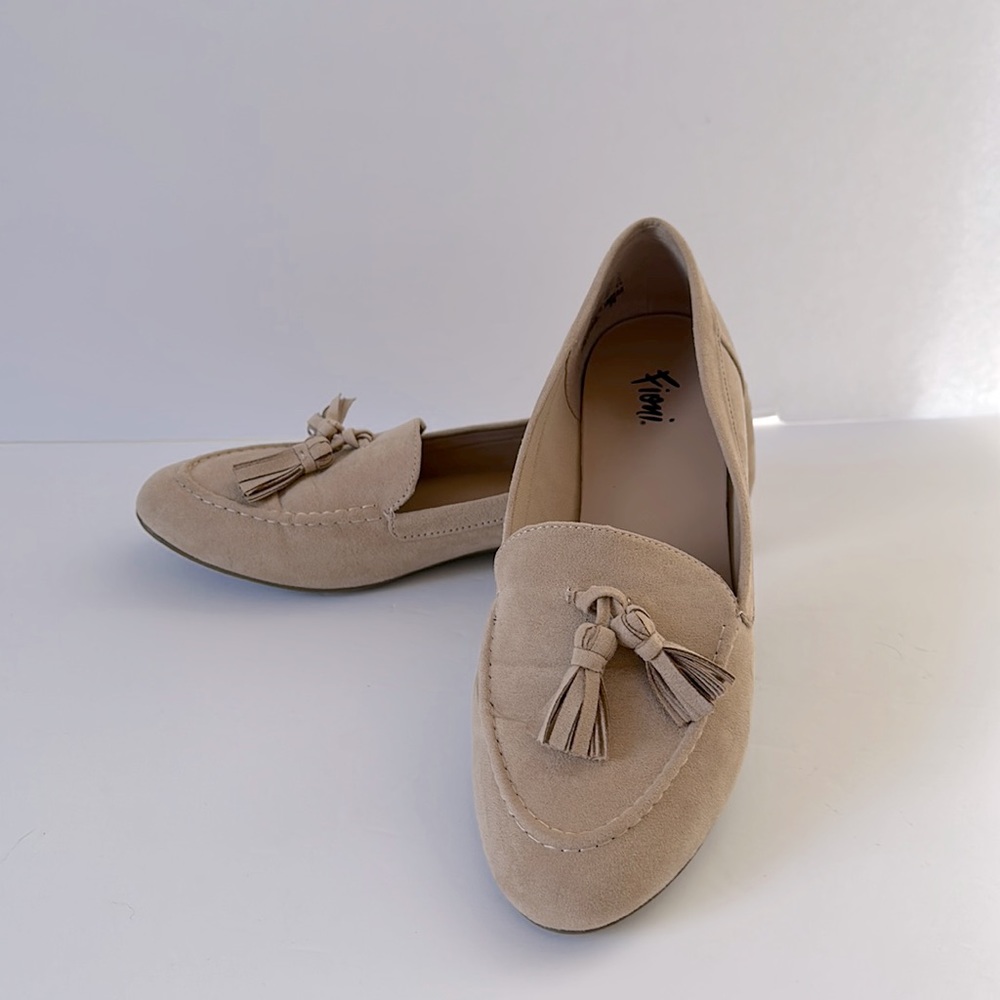 Fioni Suede Beige Neutral Loafers with Tassel Size 8